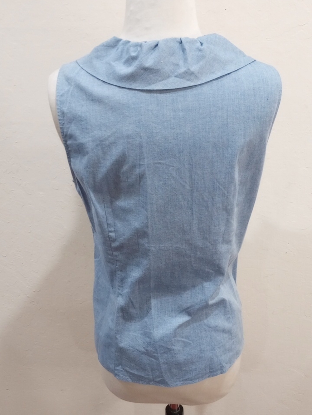 Lafayette 148 Blue Button Front Sleeveless Cotton Blouse Ruffled Collar, Size 8 - Picture 8 of 10